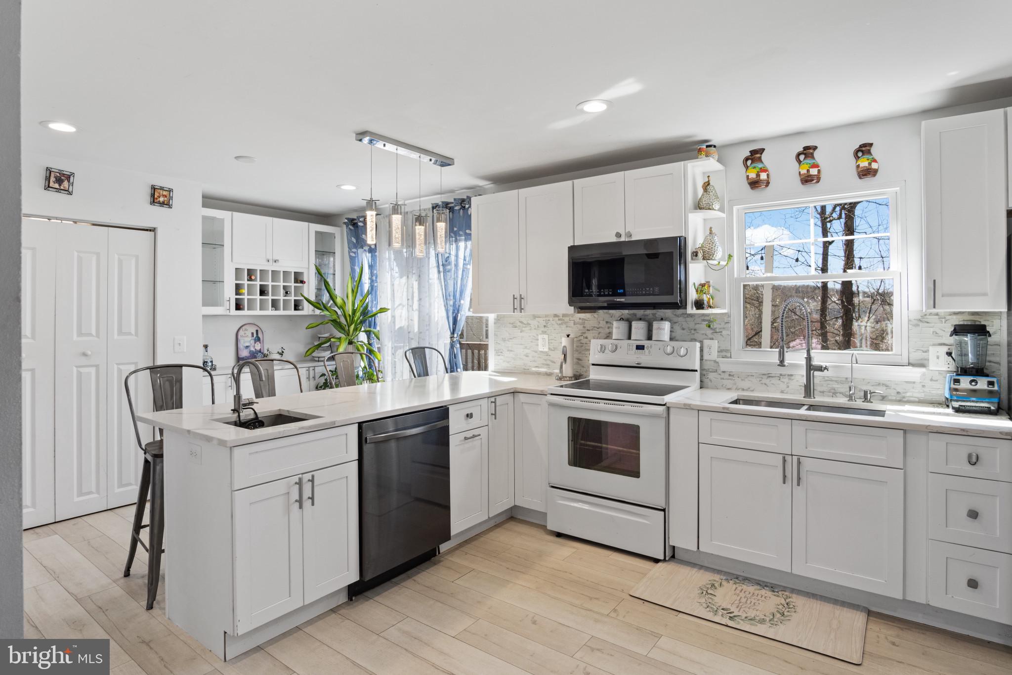 212 Pepper Tree Ln