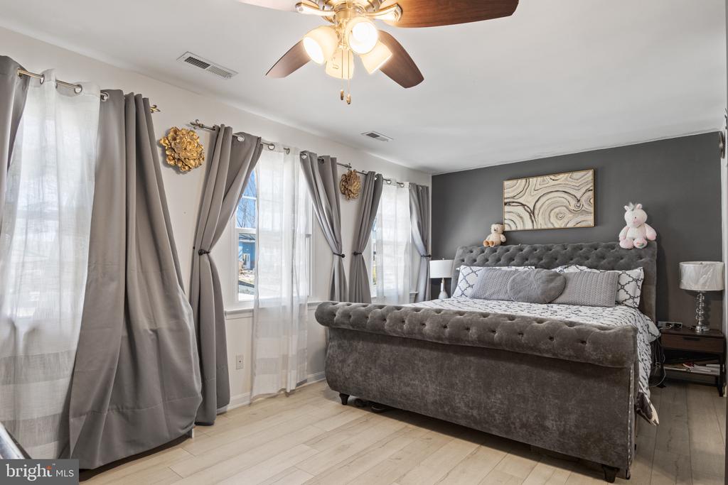 212 Pepper Tree Ln