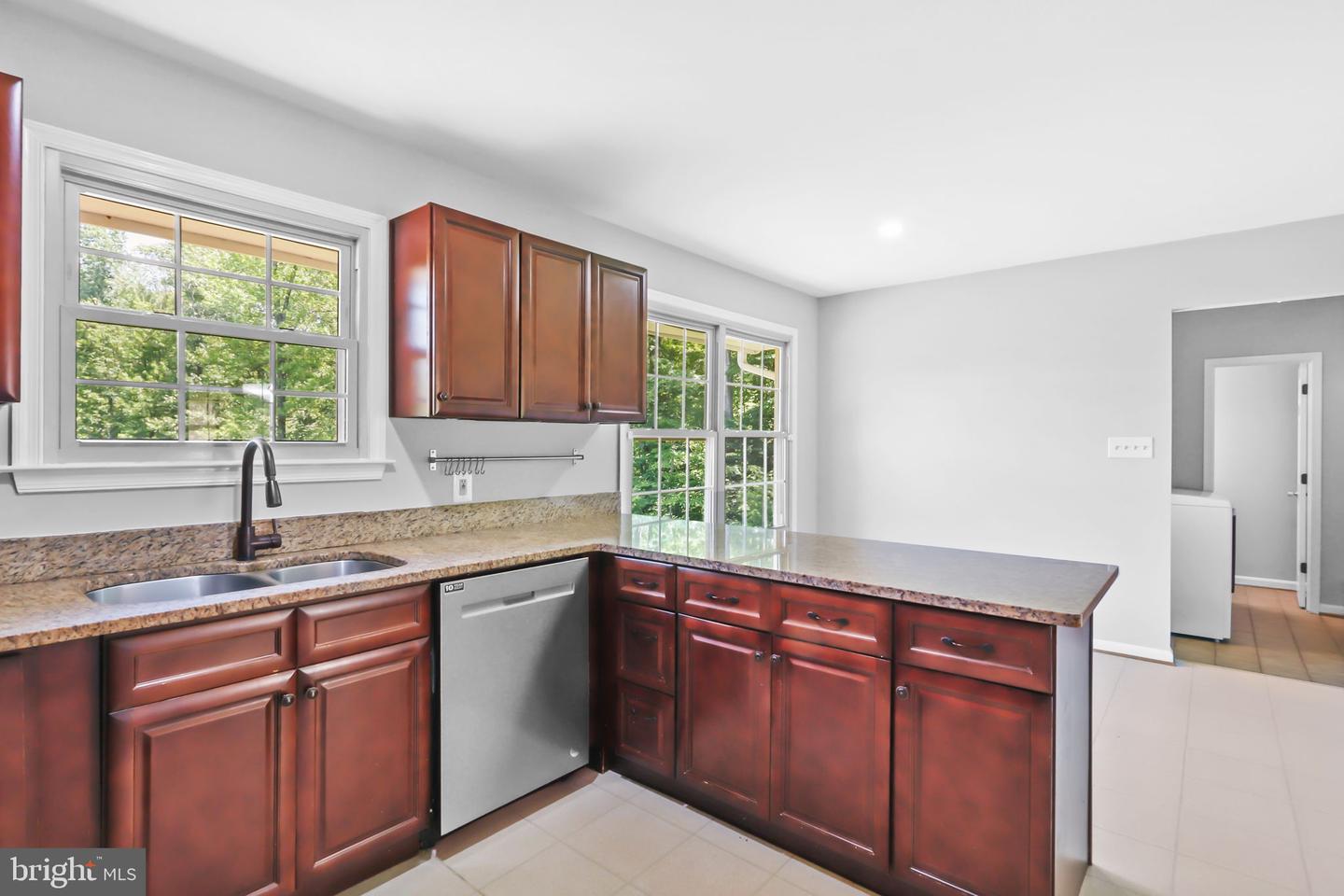 64 Panners Ln