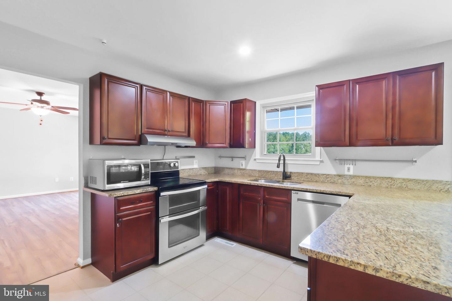 64 Panners Ln