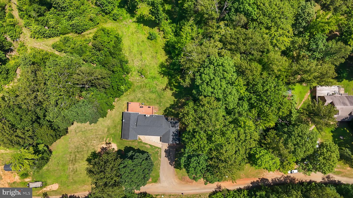 64 Panners Ln