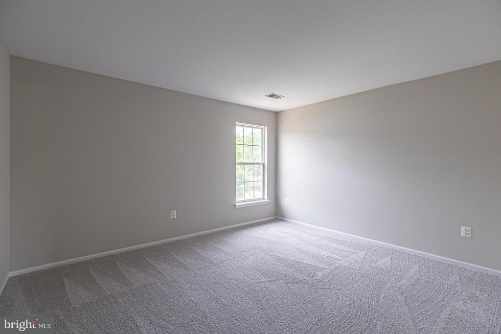 8 MINTWOOD DR