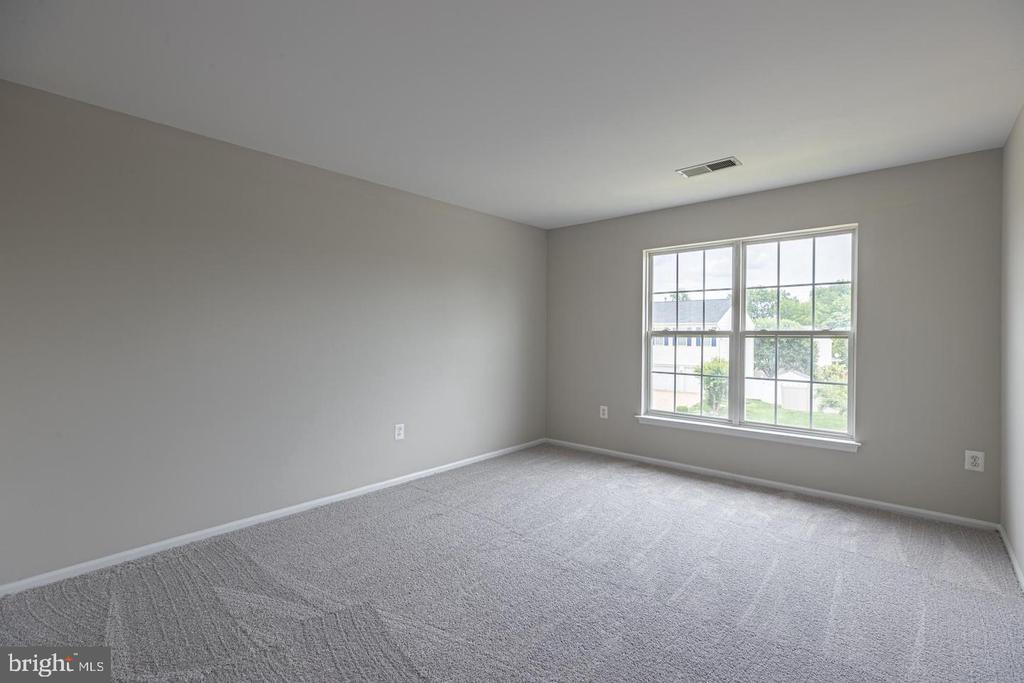 8 MINTWOOD DR