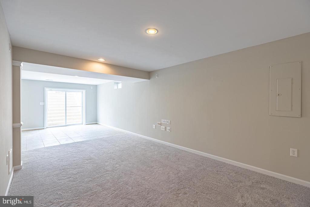 8 MINTWOOD DR