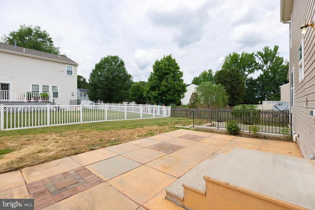 8 MINTWOOD DR