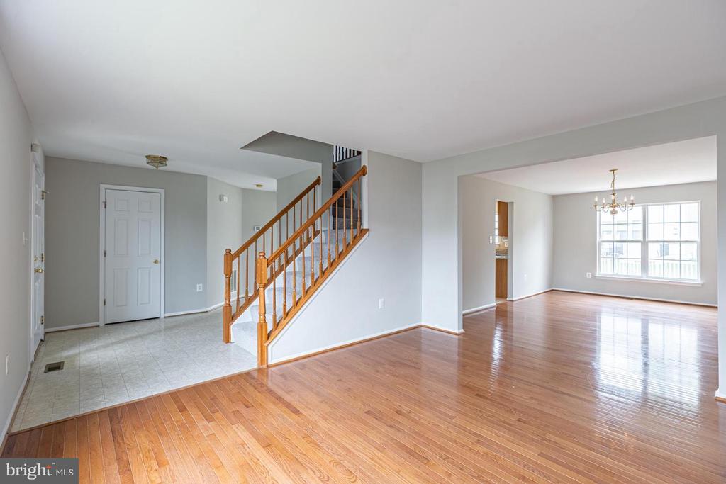 8 MINTWOOD DR