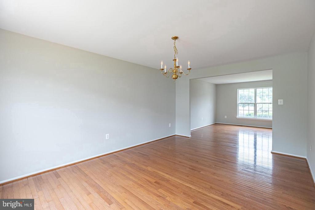 8 MINTWOOD DR