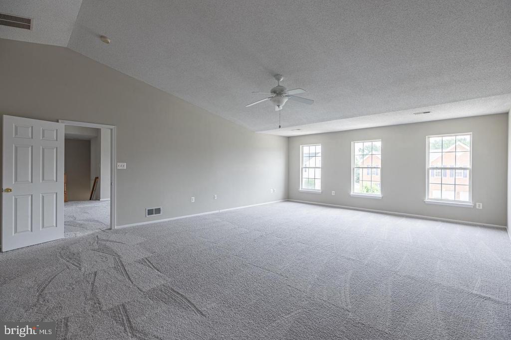 8 MINTWOOD DR