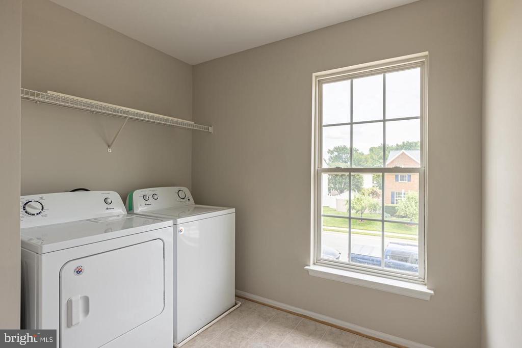 8 MINTWOOD DR