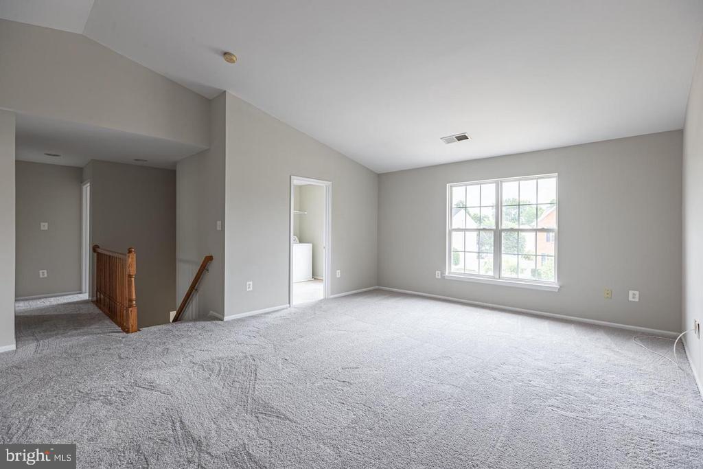 8 MINTWOOD DR