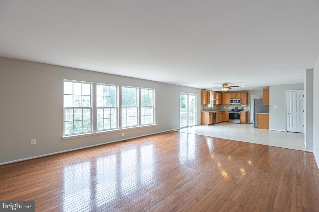 8 MINTWOOD DR