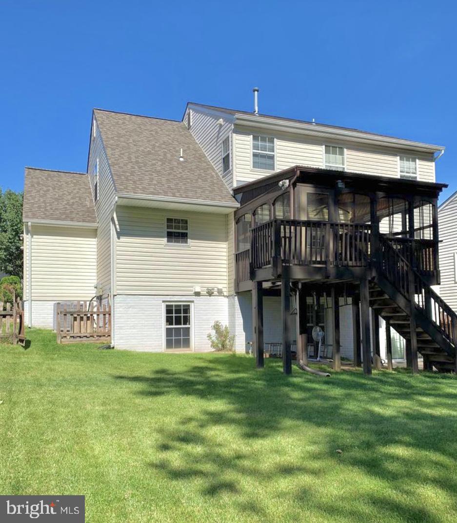 12 Lakeside Dr