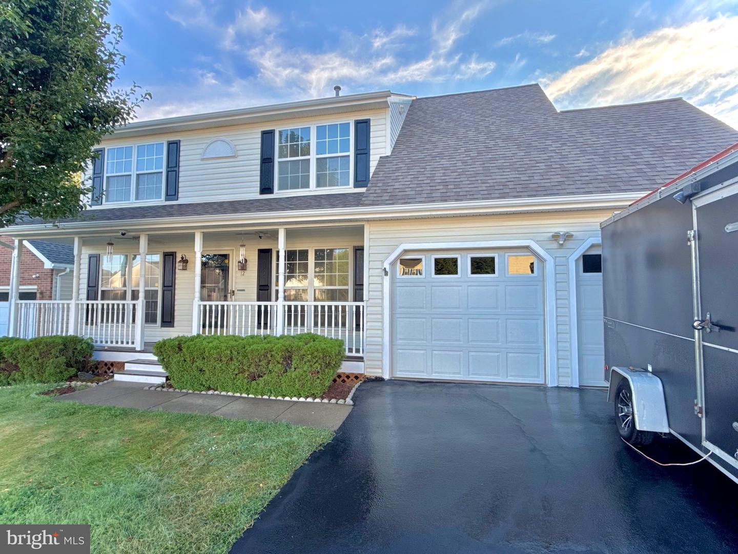 12 Lakeside Dr