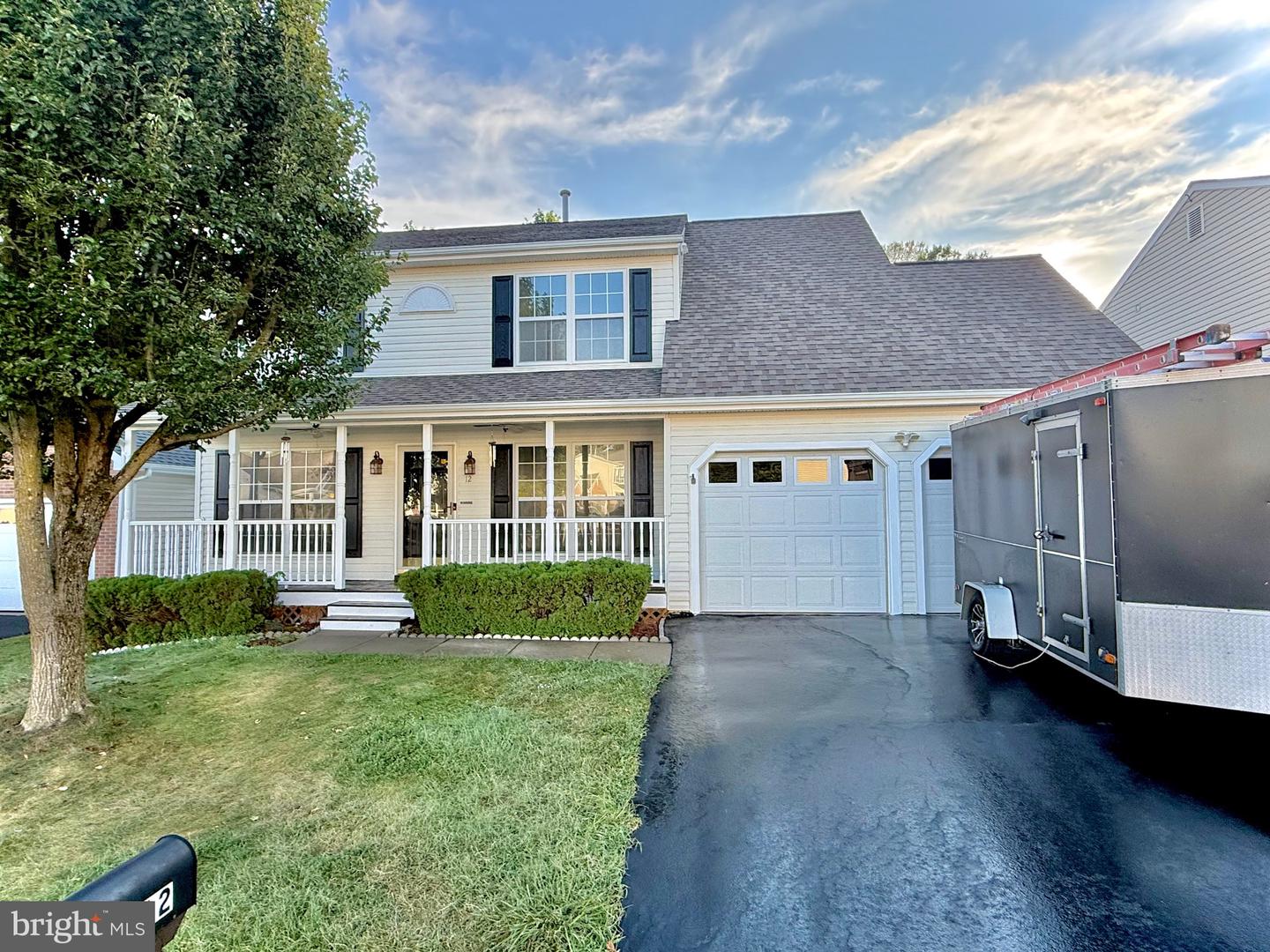 12 Lakeside Dr