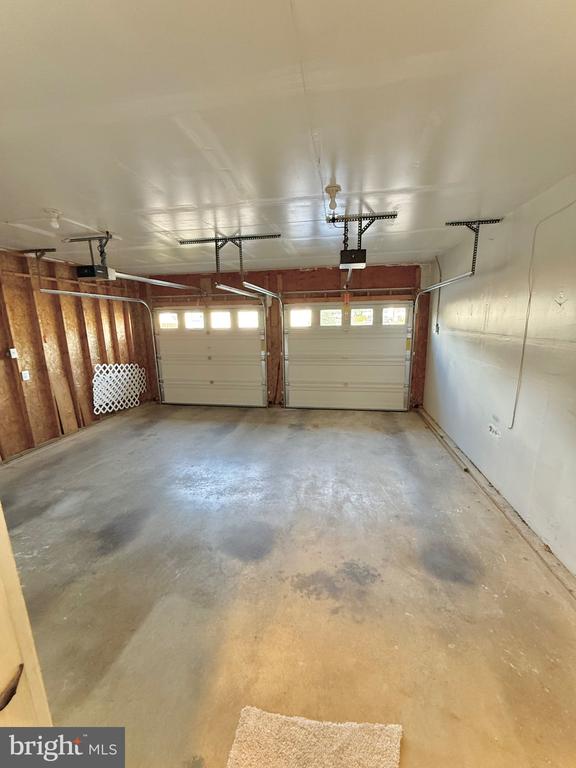12 LAKESIDE DRIVE