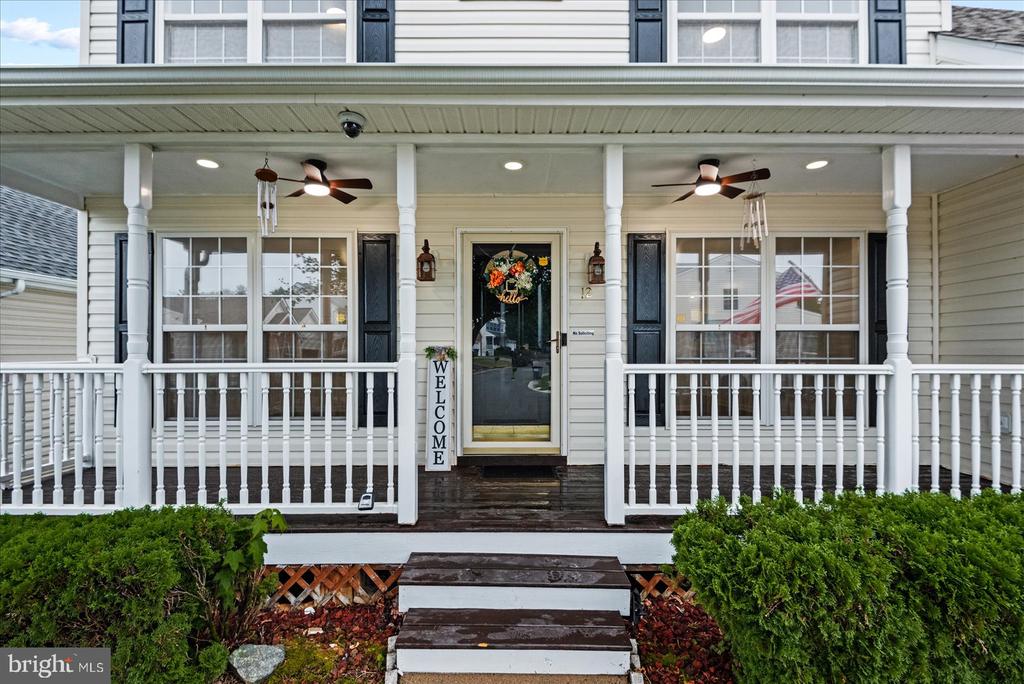 12 LAKESIDE DRIVE