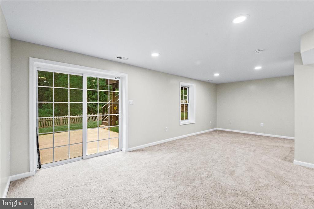 12 LAKESIDE DRIVE