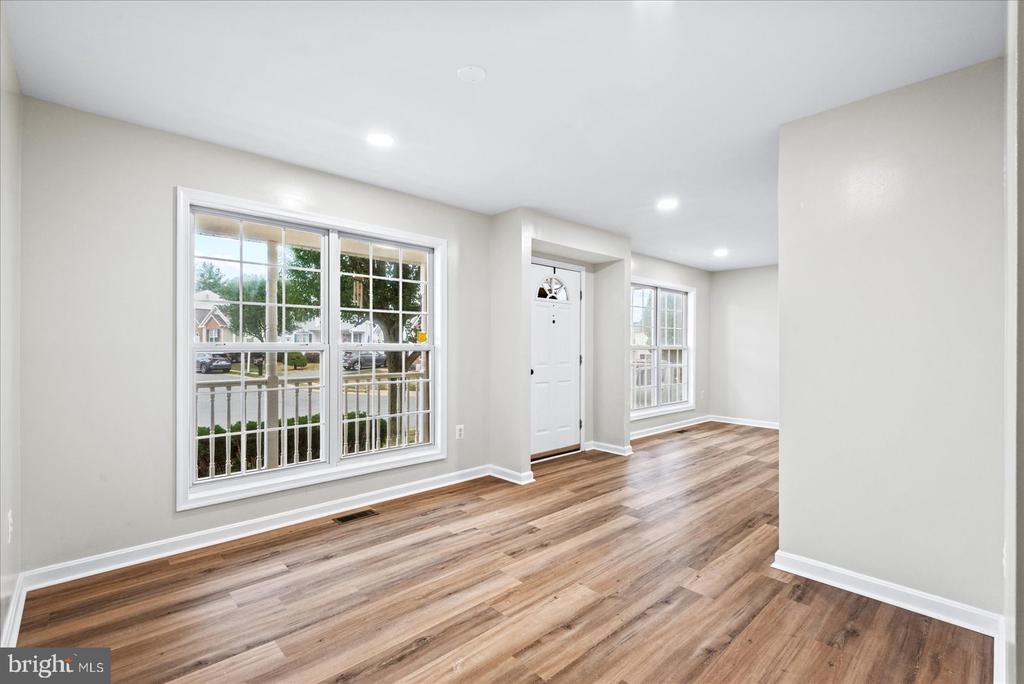 12 LAKESIDE DRIVE