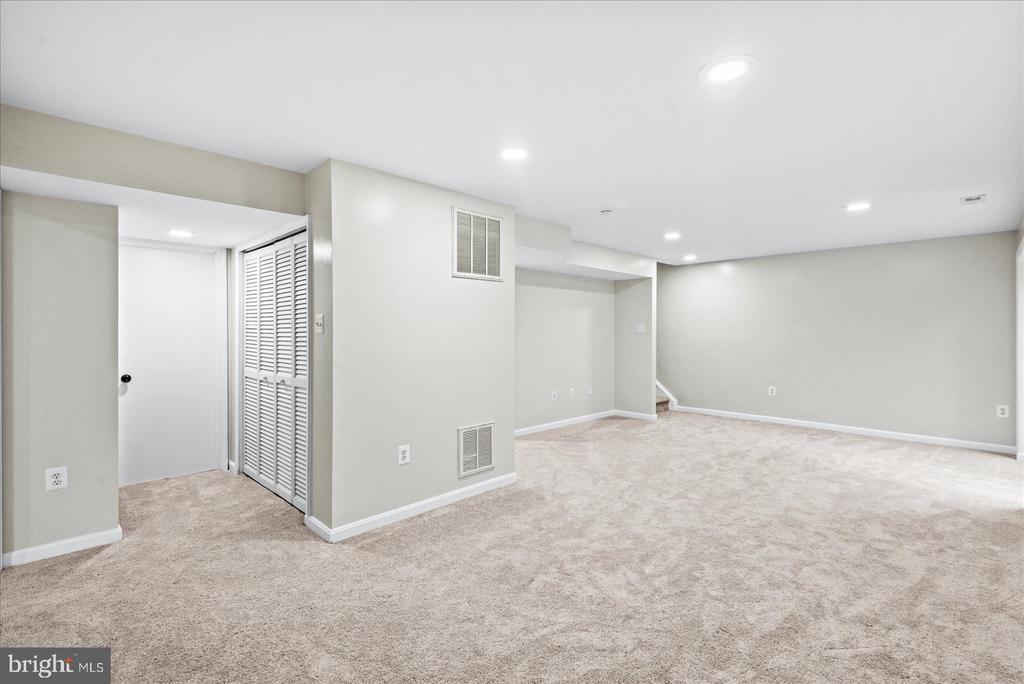 12 LAKESIDE DRIVE