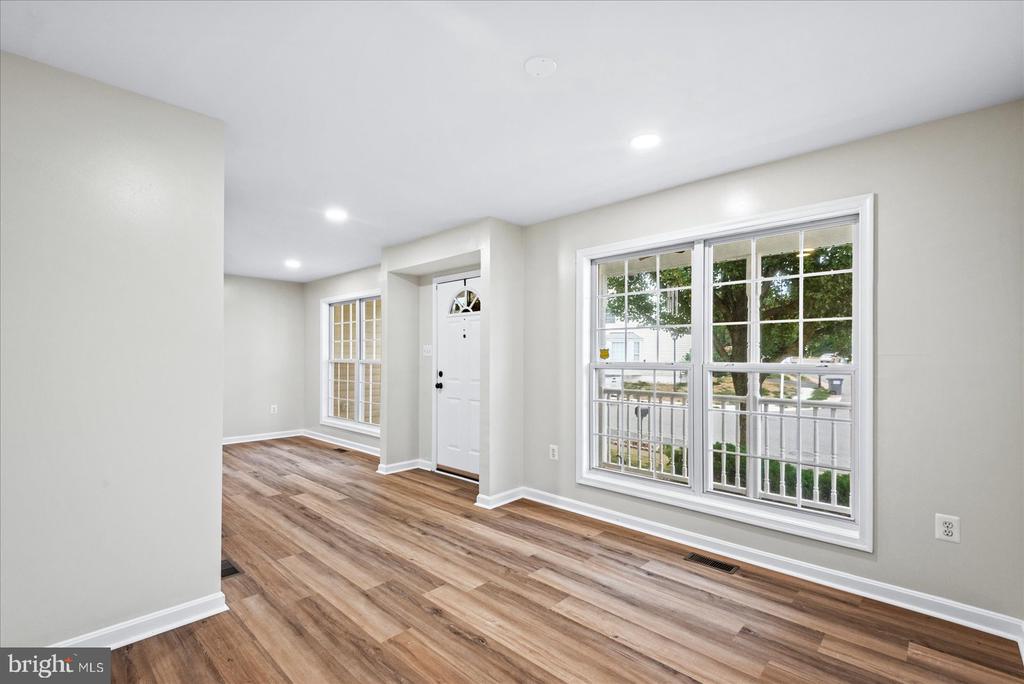 12 LAKESIDE DRIVE