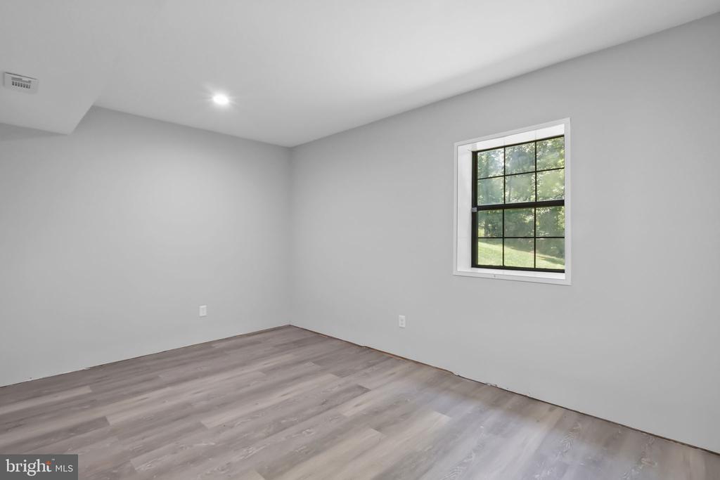 64 PANNERS LANE