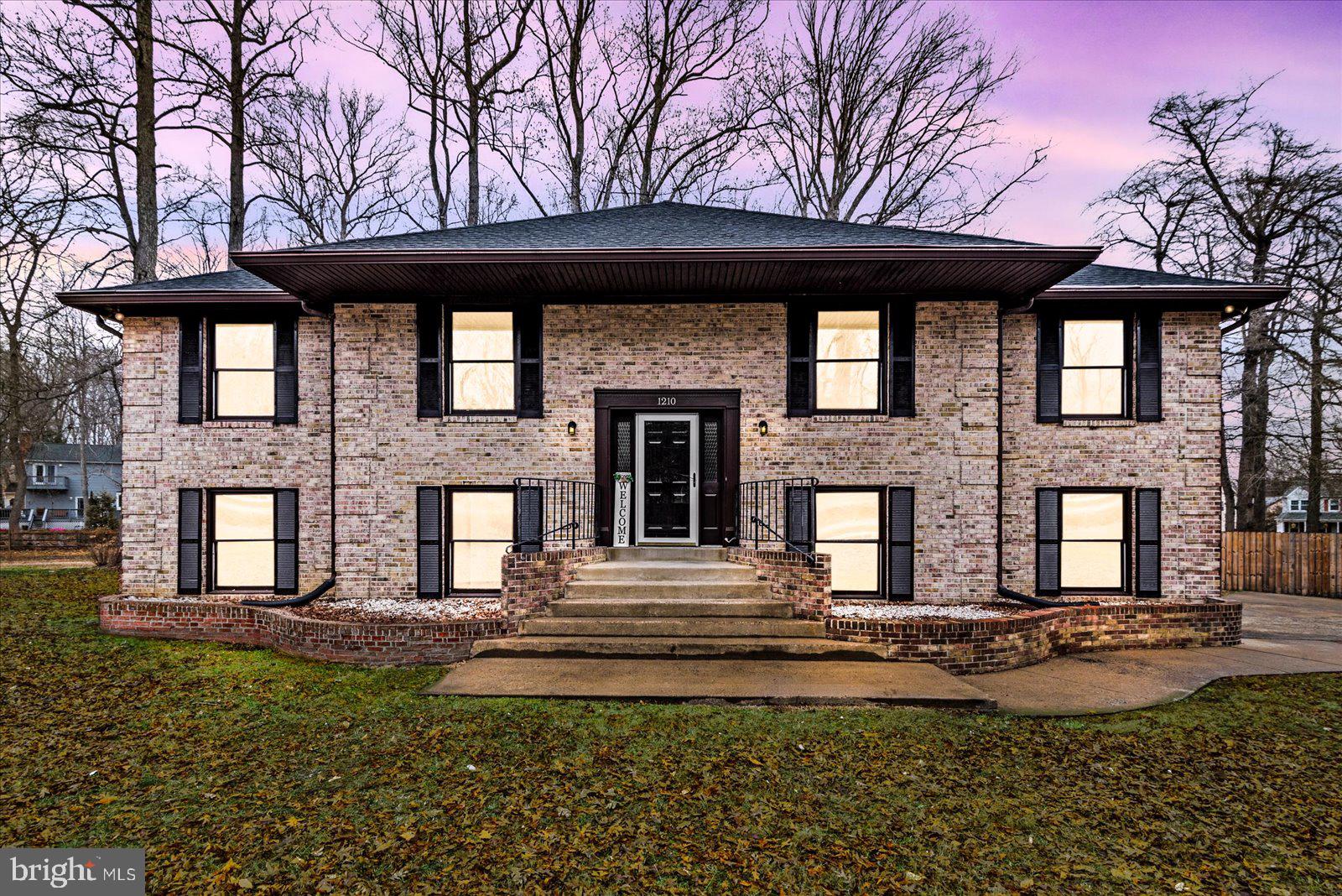 1210 RICHMOND DRIVE