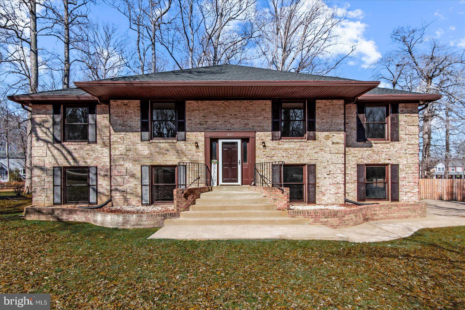 1210 RICHMOND DRIVE