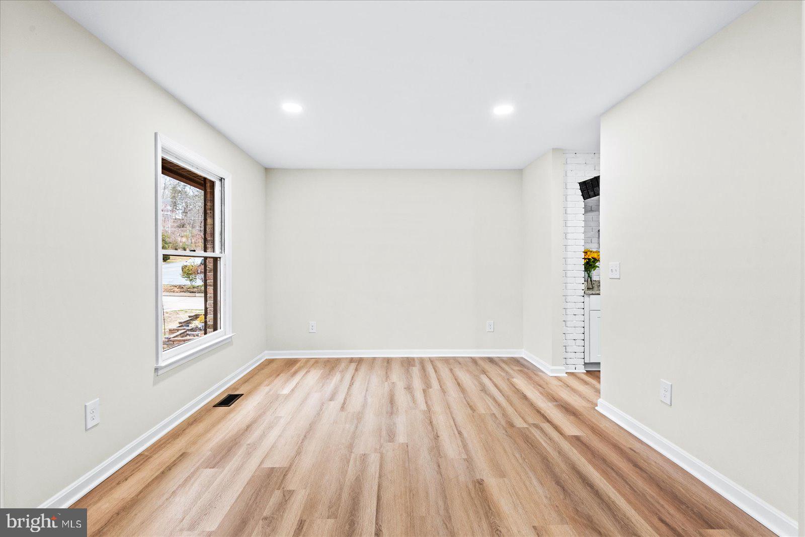 1210 RICHMOND DRIVE