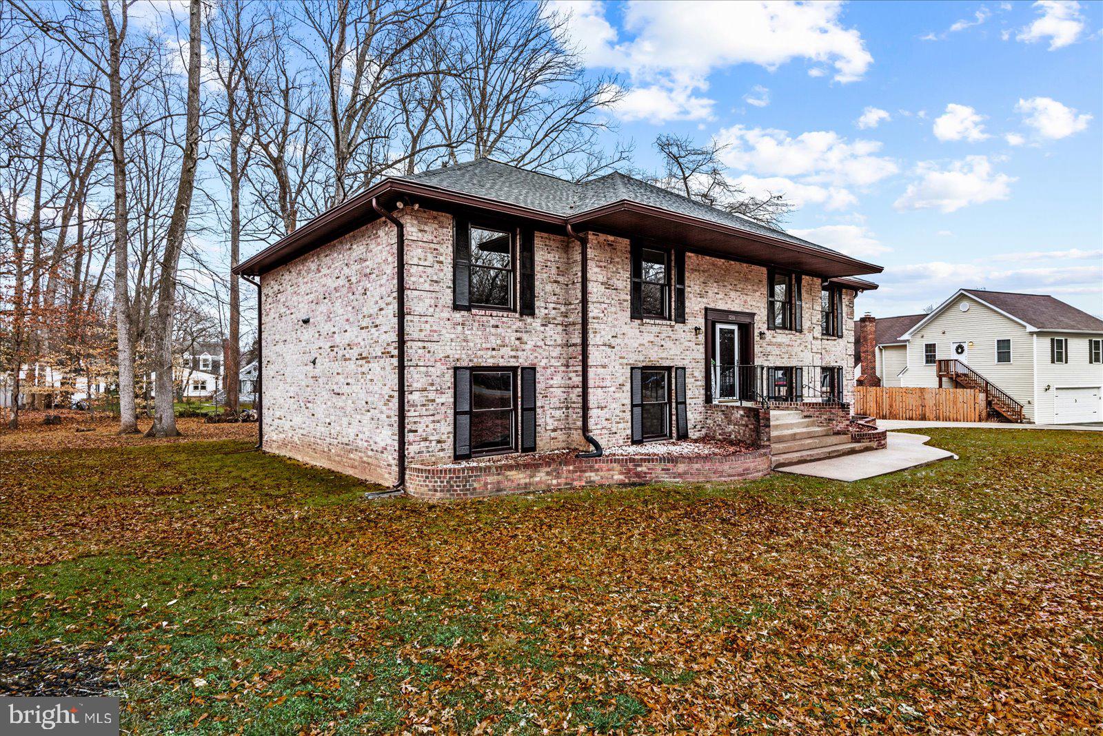 1210 RICHMOND DRIVE