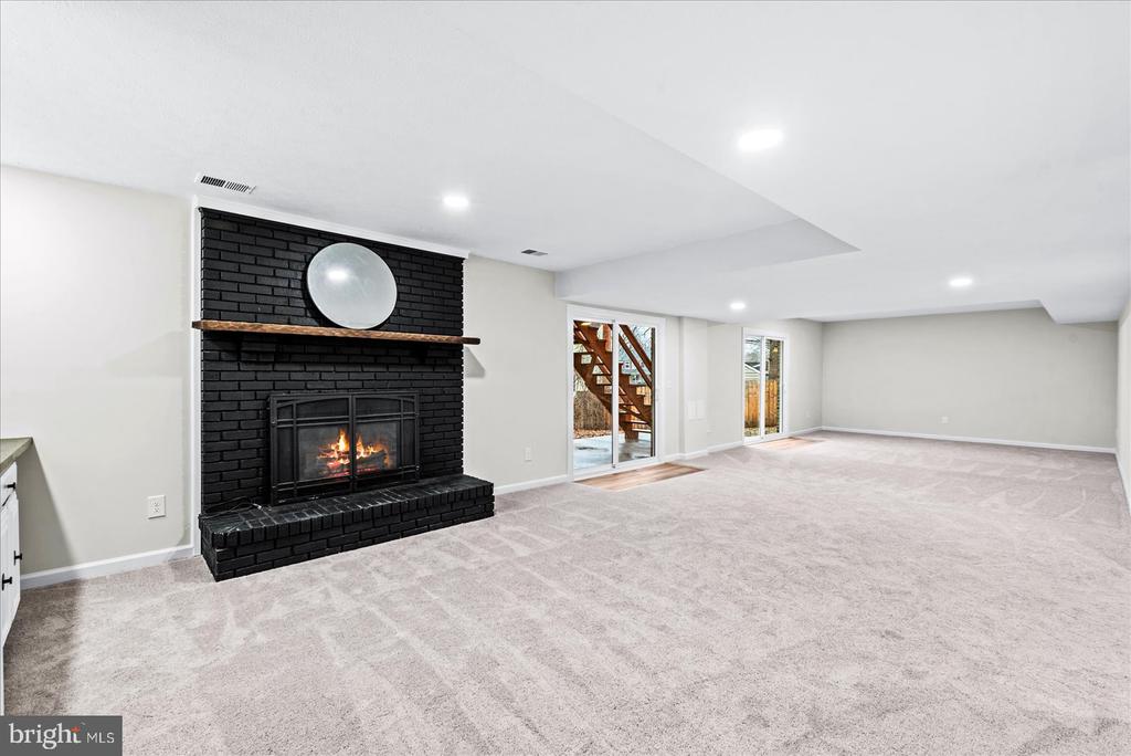 1210 RICHMOND DRIVE