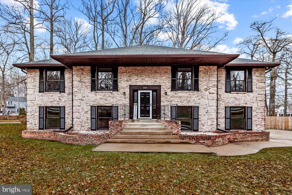 1210 RICHMOND DRIVE