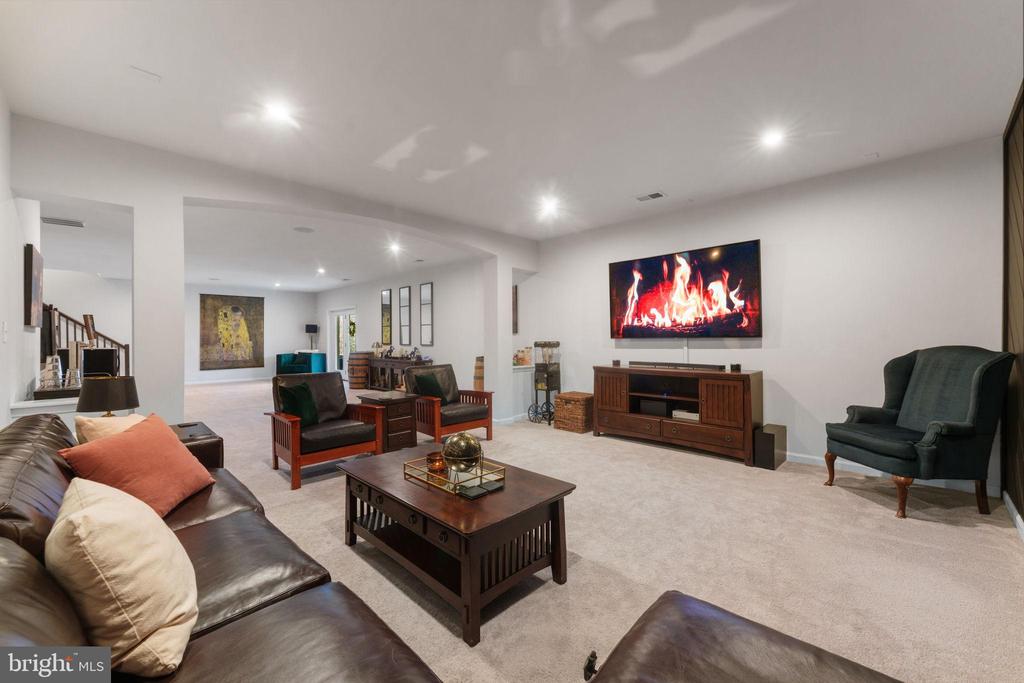 118 LOYD DRIVE