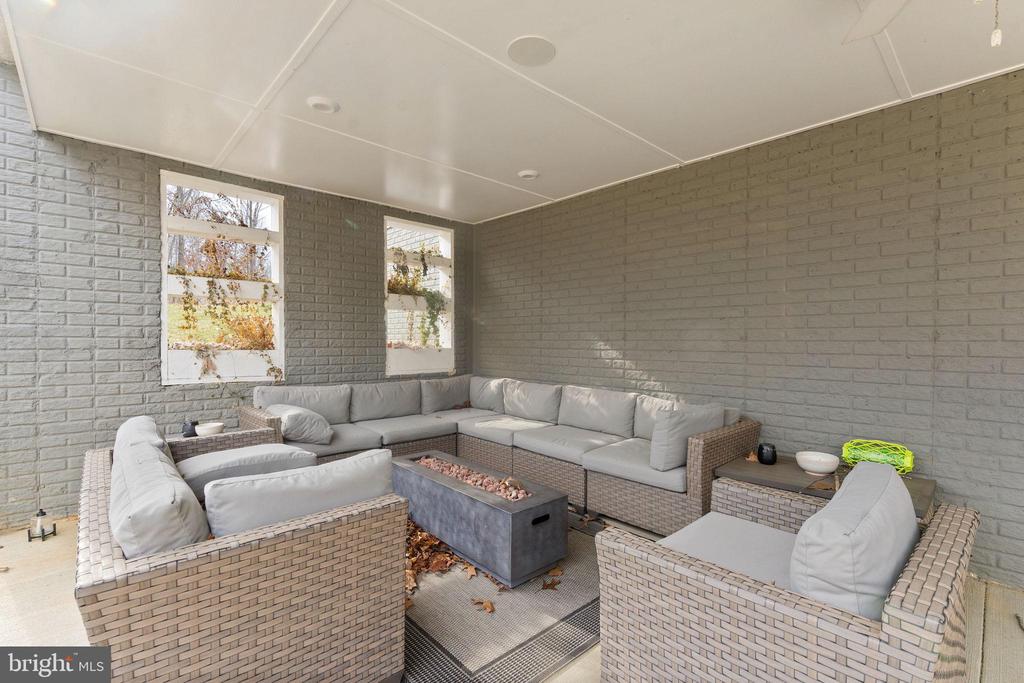 118 LOYD DRIVE