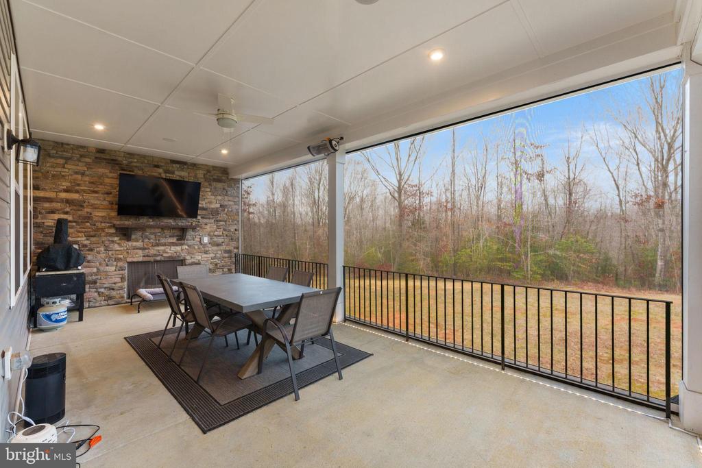 118 LOYD DRIVE
