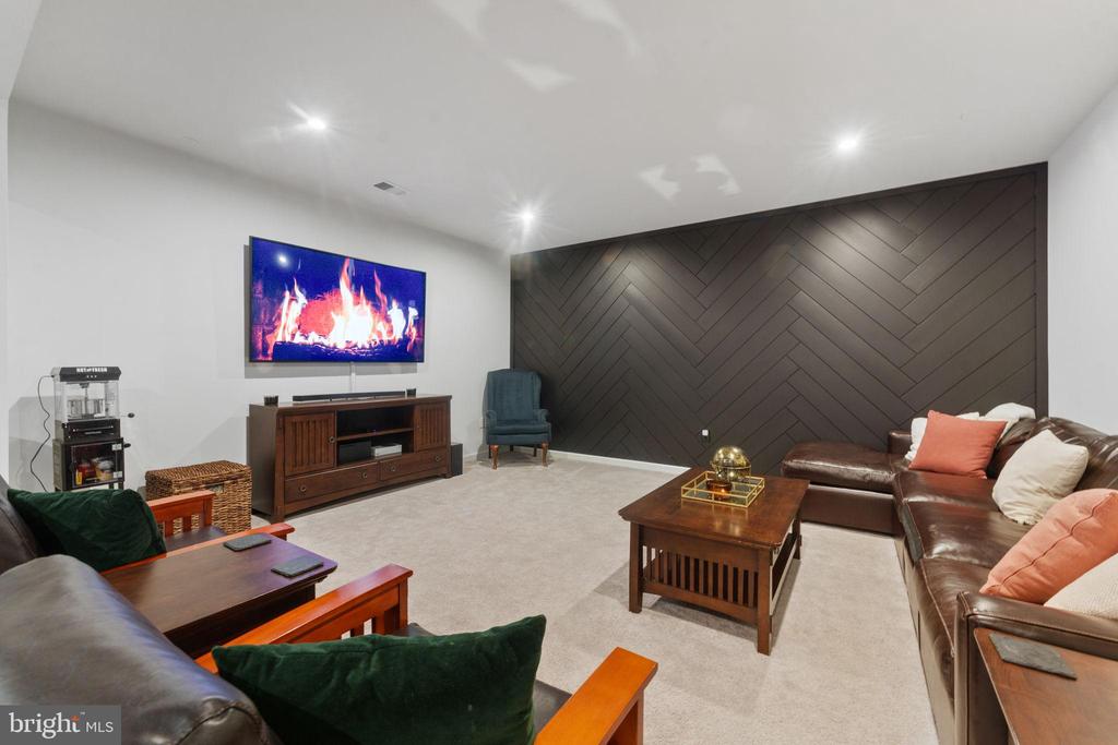 118 LOYD DRIVE
