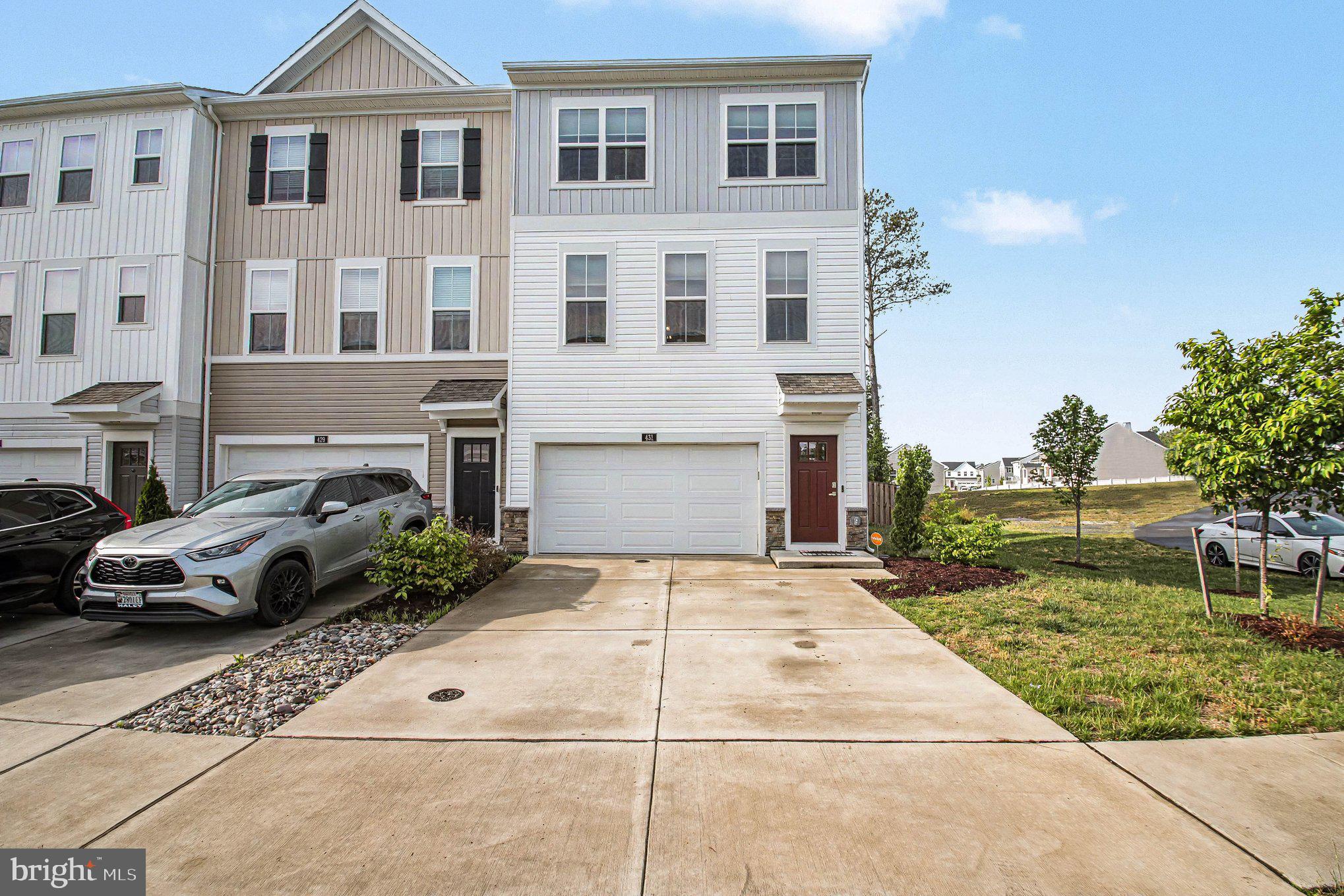 431 SNOWBERRY LANE