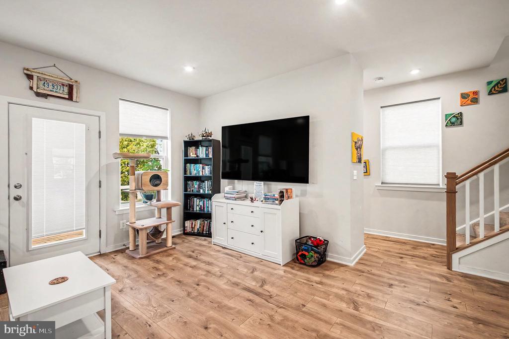 431 SNOWBERRY LANE