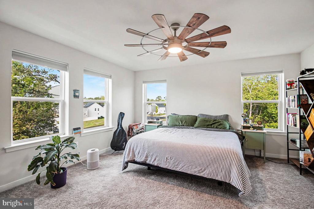 431 SNOWBERRY LANE