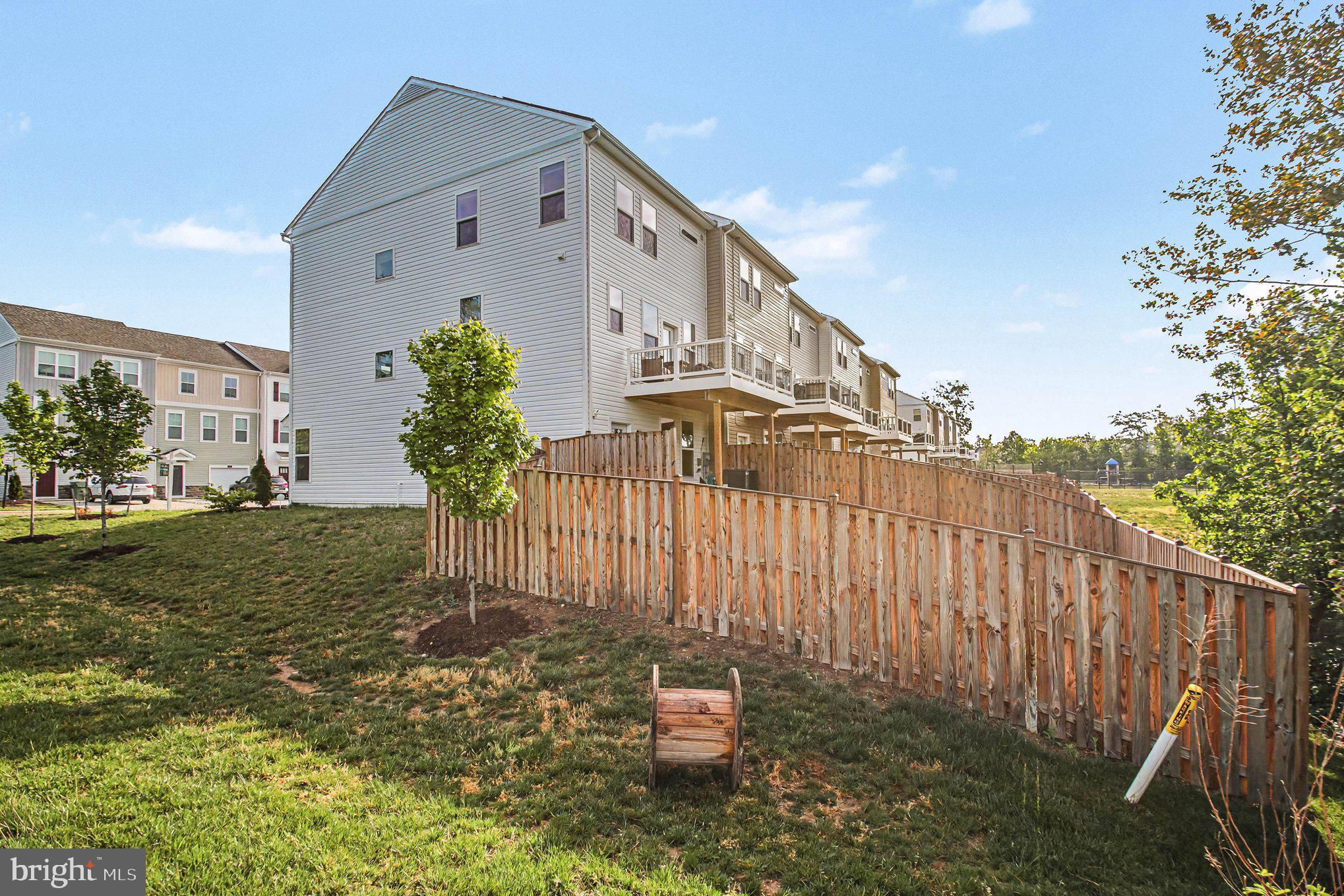 431 SNOWBERRY LANE
