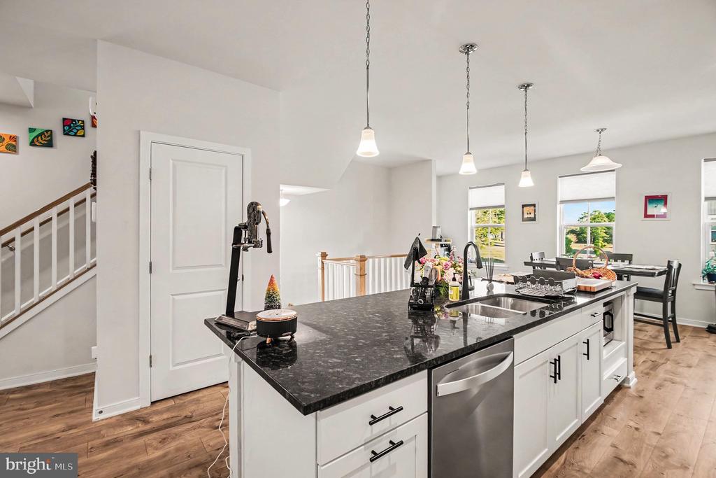 431 SNOWBERRY LANE