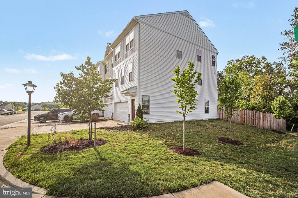 431 SNOWBERRY LANE