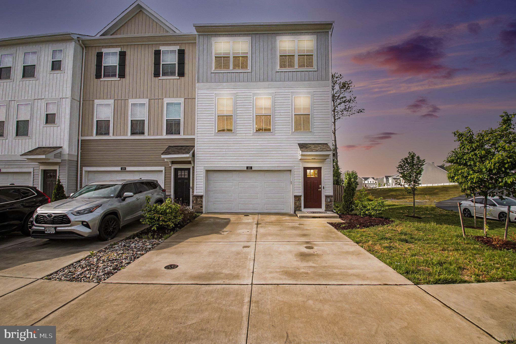 431 SNOWBERRY LANE