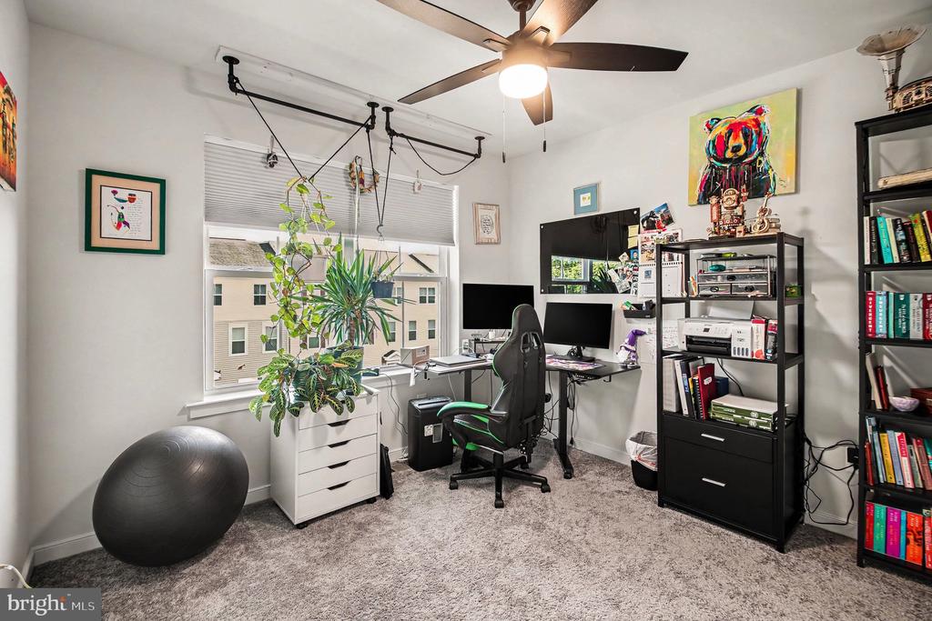 431 SNOWBERRY LANE