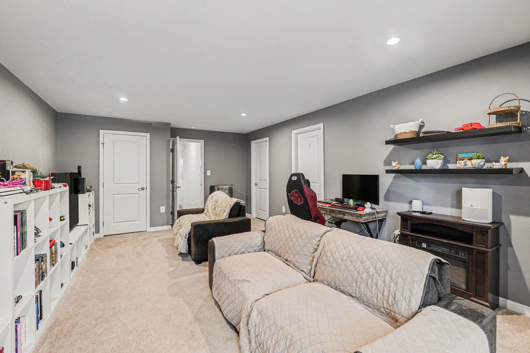 606 LANDING DRIVE