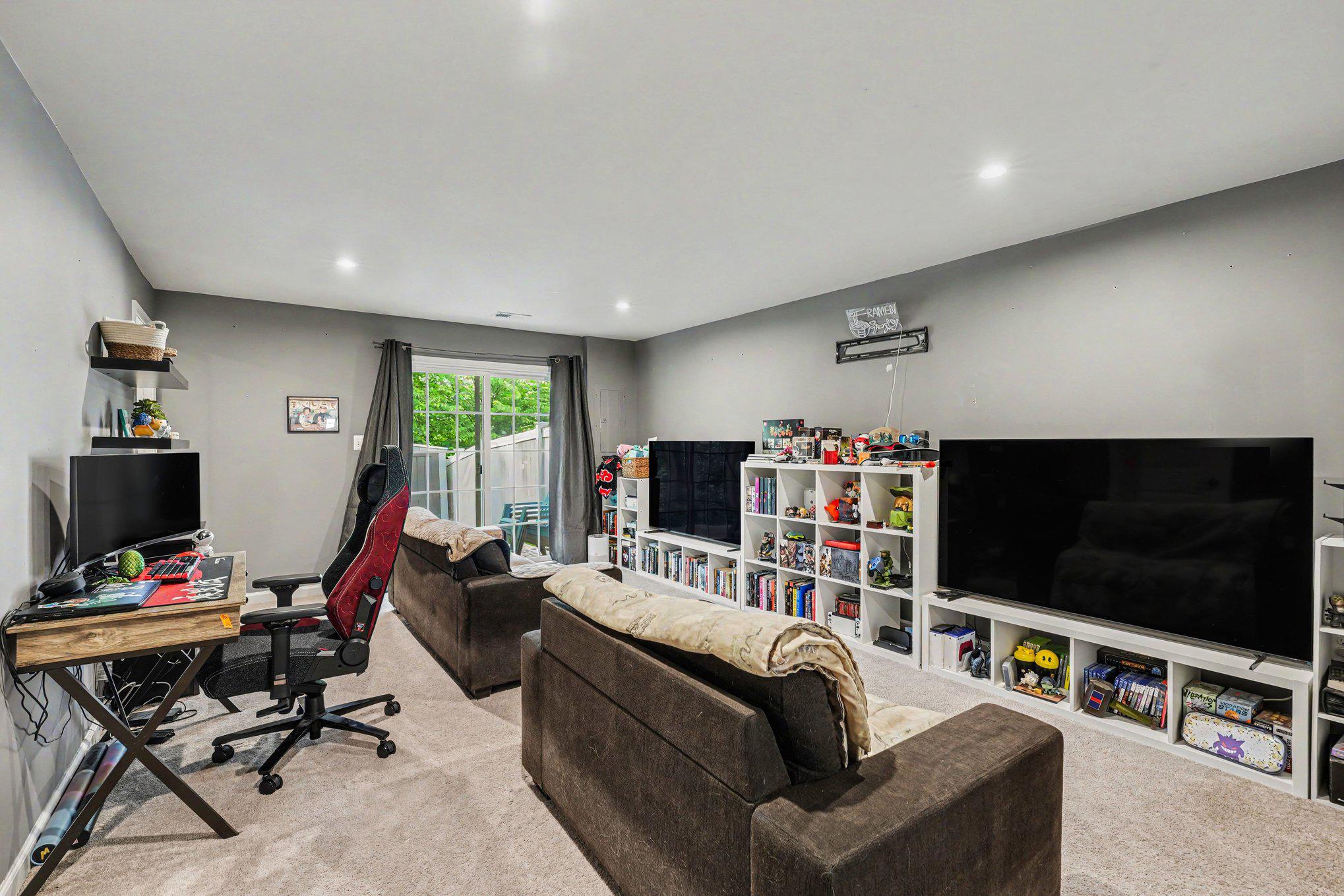 606 LANDING DRIVE