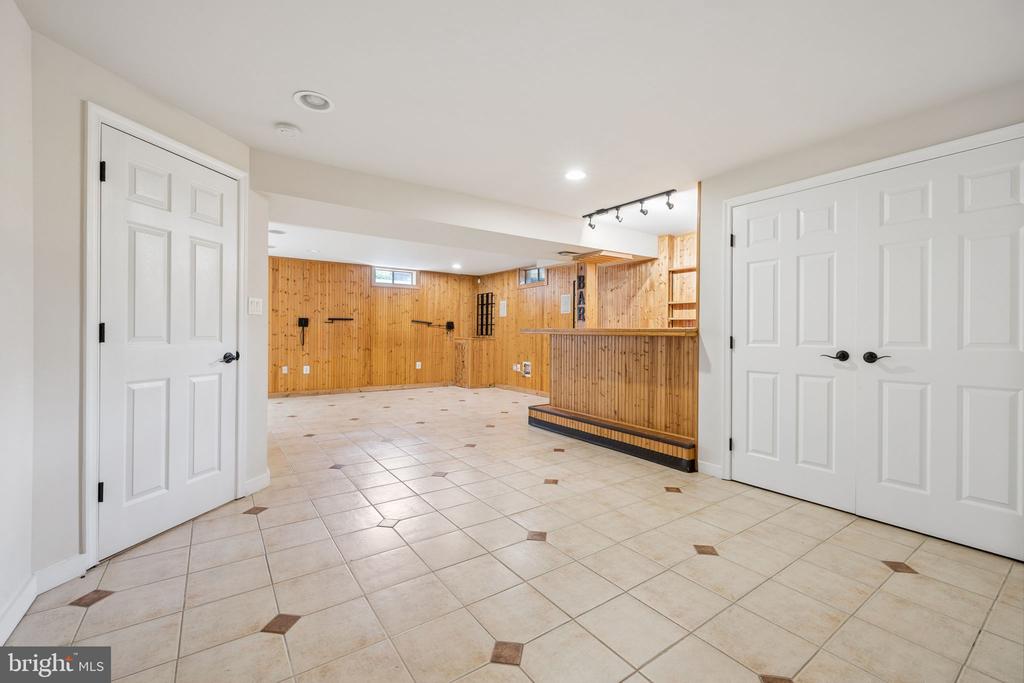 2 STONERIDGE COURT