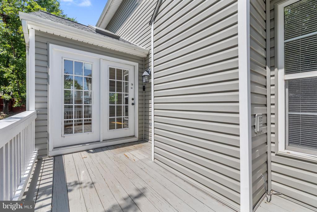 2 STONERIDGE COURT