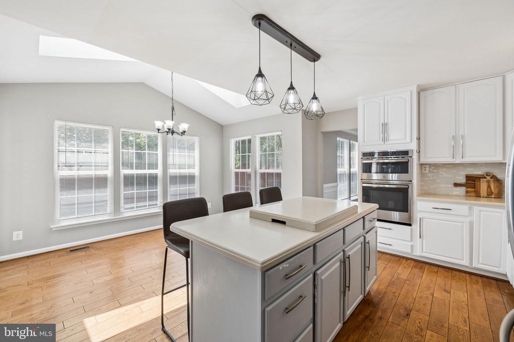 2 STONERIDGE COURT