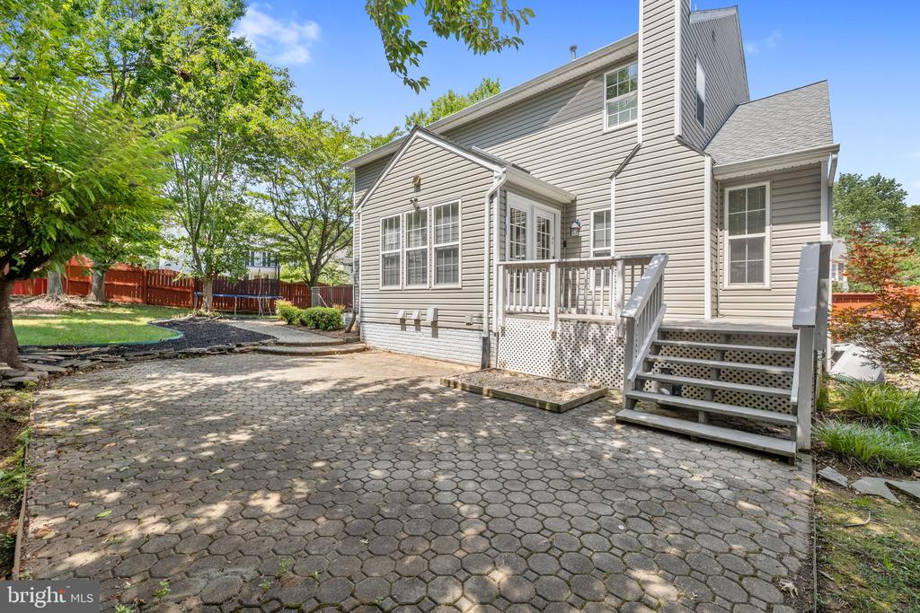 2 STONERIDGE COURT