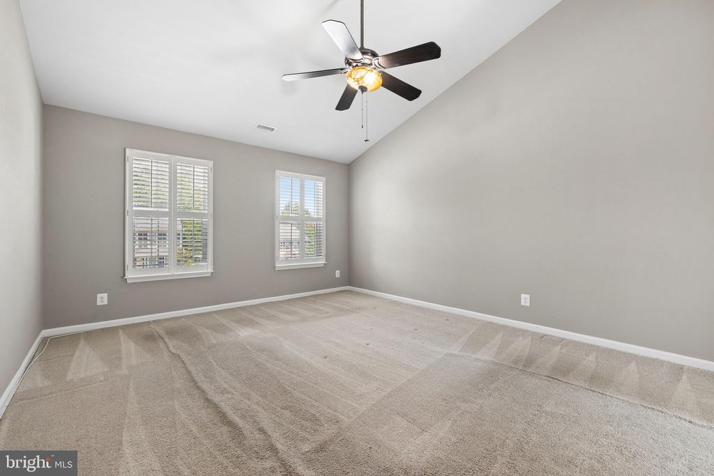 2 STONERIDGE COURT